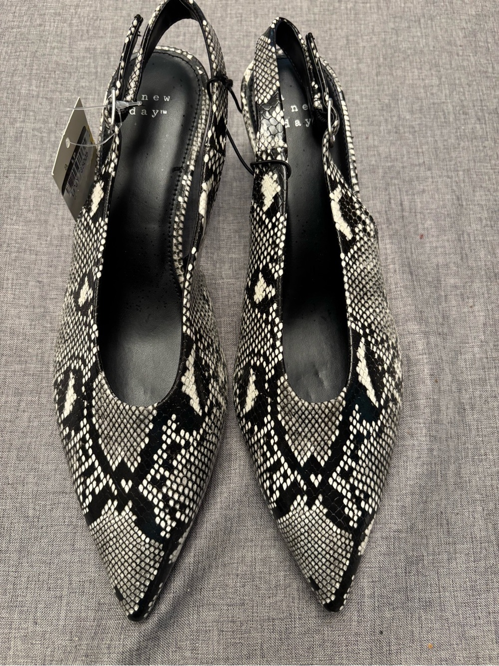 A New Day Black & White Snake-Print Pointed Slingback Flats
Size 9 1/2
Size 6